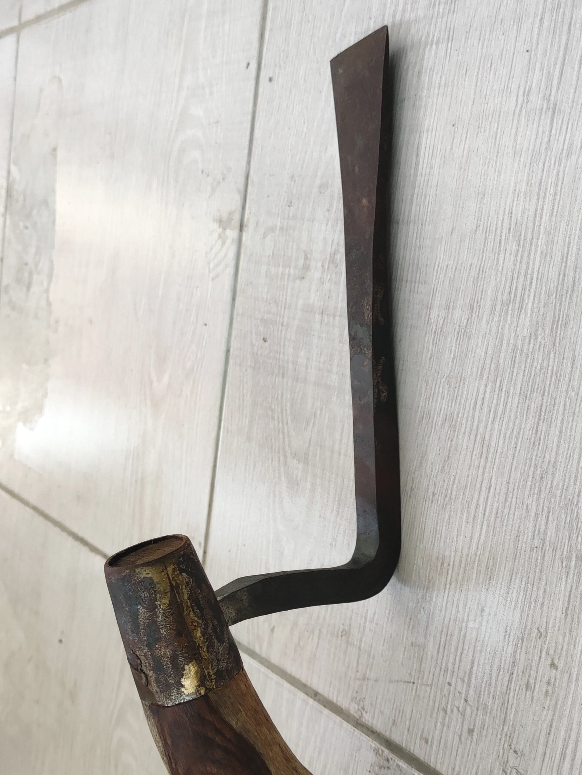 Khurpa Medium / کھُرپا