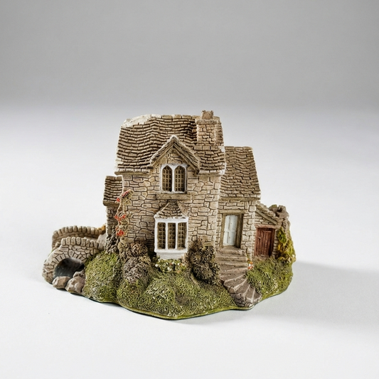 HELMERE COTTAGE "Lilliput Lane" Hand made in Cumbria, UK 1989, Collectible Figurine